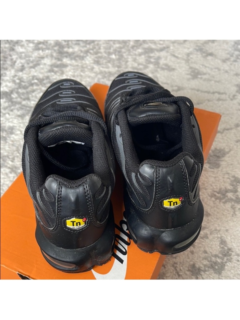 Nike Women's Black and Grey Sneakers - Picture 3 of 6